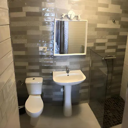 Familiar Con Piscina Privada, Terraza, Jardin Y Todas Comodidades En Conil - Es-180-245